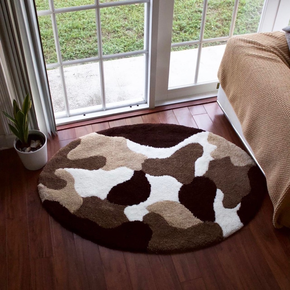 Hand-made tufted abstract rug